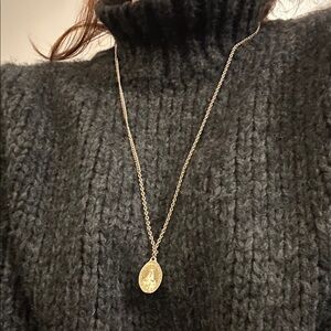 Elegant Gold Pendant Necklace